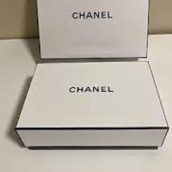 Auth CHANEL MAKE UP cosmetic bag with 20 makeup and jewelry items LOT - Picture 8 of 10